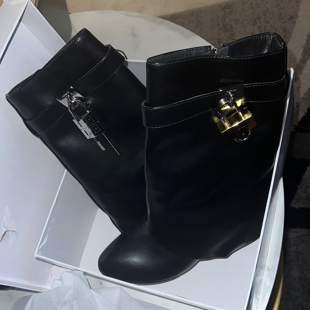 Short Shark Boots - 40
